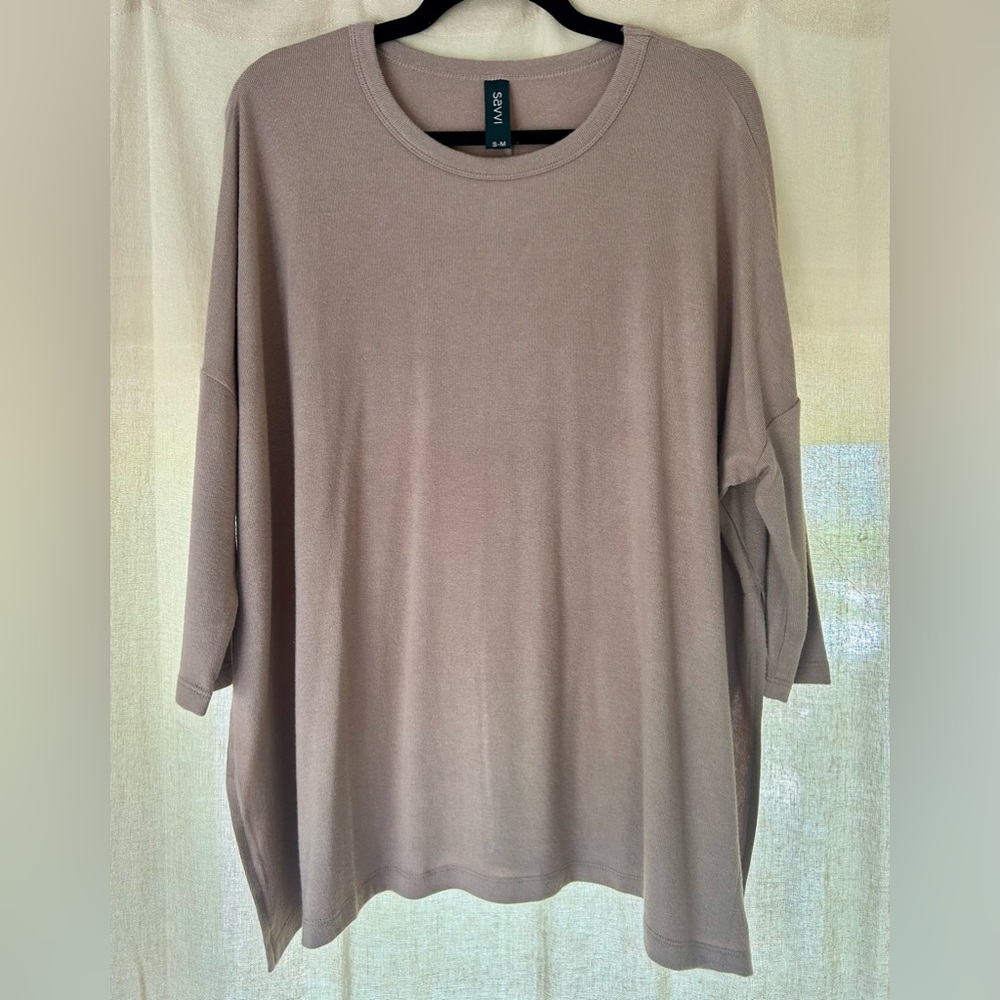 Soft, beige Savvi sweater. Fits small to medium. Loose fit.